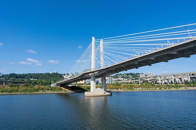 Willamette River. Tilikum Crossing