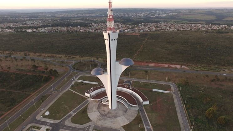Oscar Niemeyer: Fernsehturm in Brasília