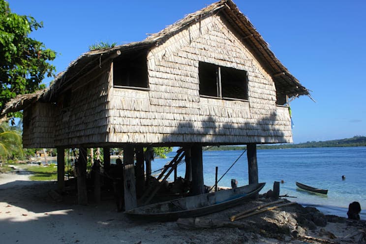 Salomonen: Pfahlbauten