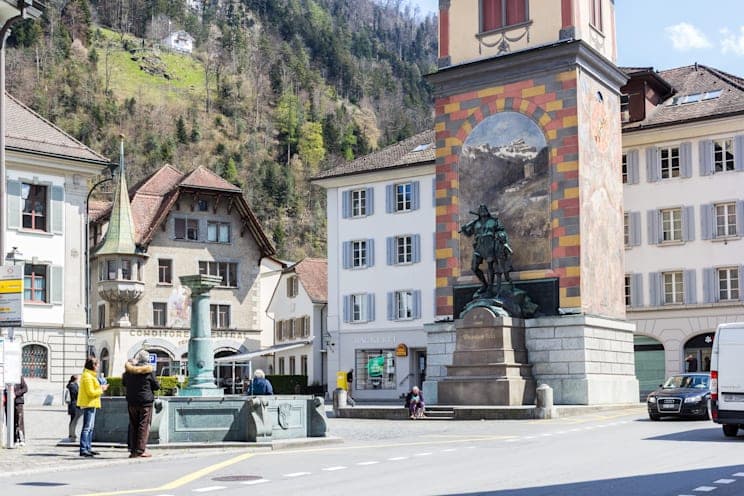 Altdorf: Rathausplatz mit Telldenkmal